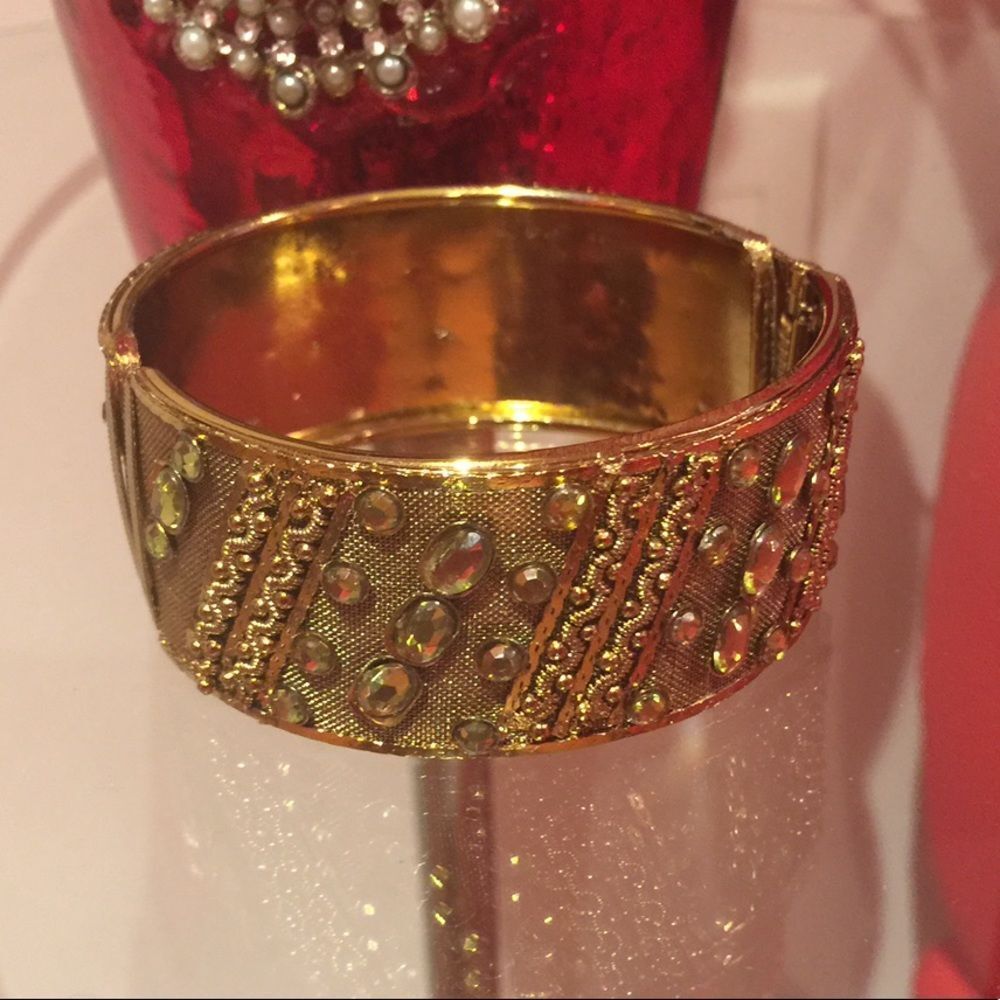 Gorgeous summer bracelet.INC